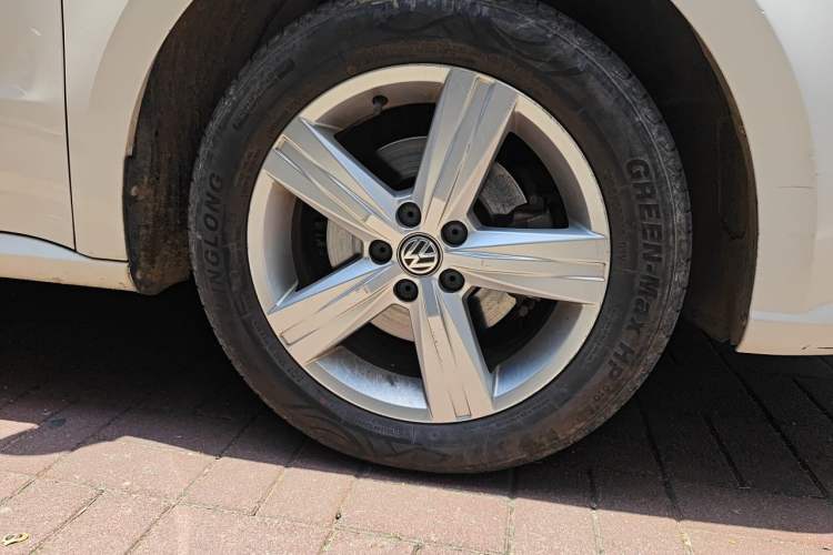 Used Volkswagen Lavida 2017 1.6L Manual Fashion Edition Right Front Wheel Hub