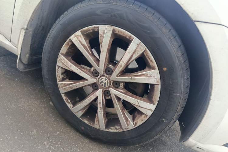 Used Volkswagen Lavida 2017 230TSI DSG Comfort Edition Right Front Wheel Hub