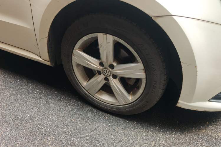 Used Volkswagen Lavida 2017 1.6L Automatic Fashion Edition Right Front Wheel Hub
