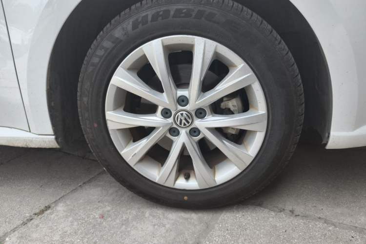 Used Volkswagen Lavida 2017 1.6L Manual Comfort Edition Right Front Wheel Hub