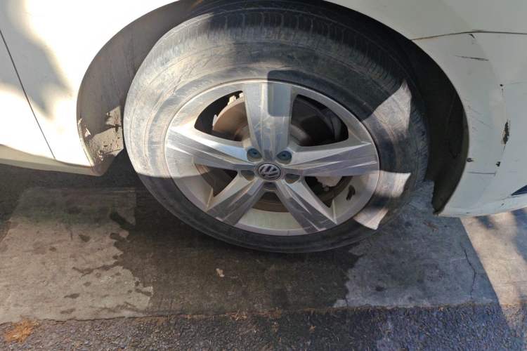 Used Volkswagen Lavida 2017 1.6L Automatic Fashion Edition Right Front Wheel Hub