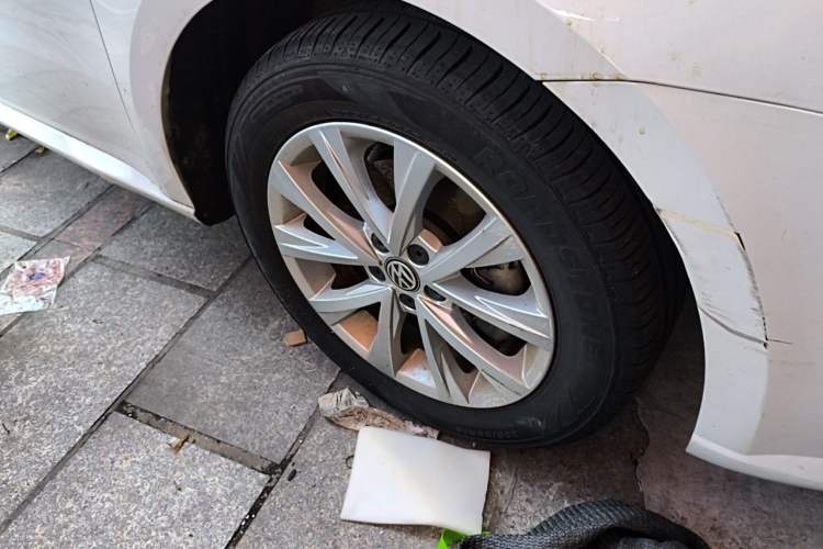 Used Volkswagen Lavida 2017 230TSI DSG Comfort Edition Right Front Wheel Hub