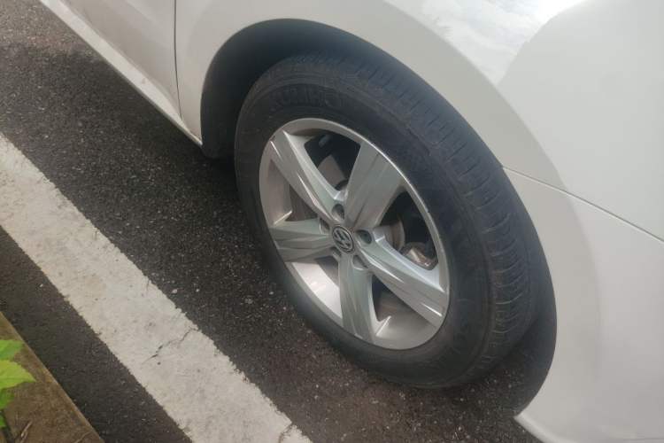 Used Volkswagen Lavida 2017 1.6L Automatic Fashion Edition Right Front Wheel Hub