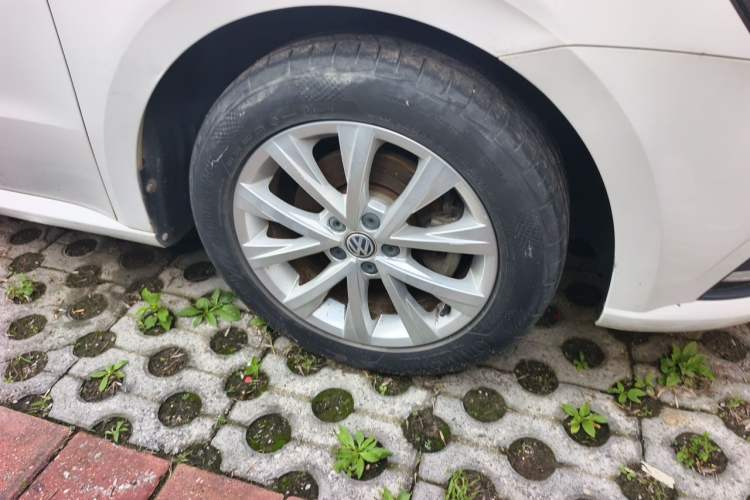 Used Volkswagen Lavida 2017 1.6L Manual Comfort Edition Right Front Wheel Hub