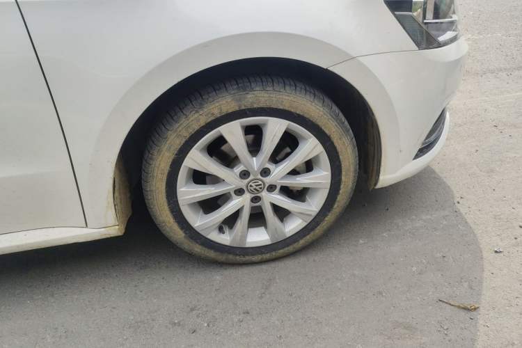 Used Volkswagen Lavida 2017 1.6L Manual Comfort Edition Right Front Wheel Hub