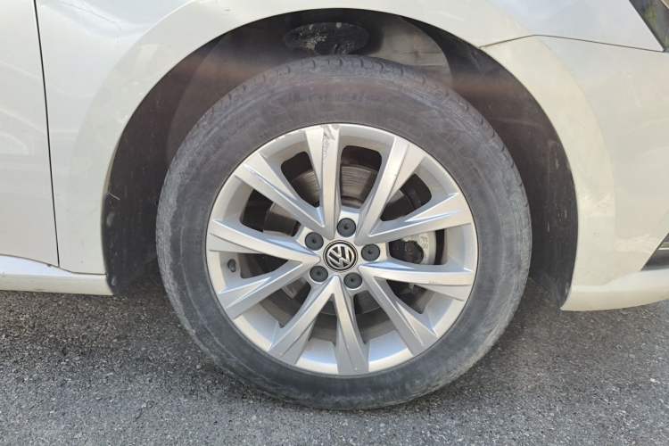 Used Volkswagen Lavida 2017 1.6L Manual Comfort Edition Right Front Wheel Hub