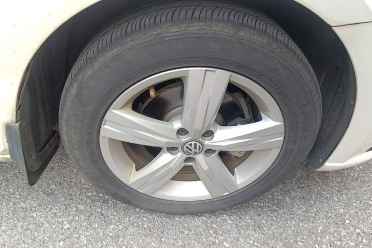 Used Volkswagen Lavida 2017 1.6L Automatic Fashion Edition Right Front Wheel Hub