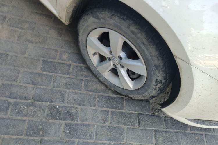 Used Volkswagen Lavida 2017 1.6L Automatic Fashion Edition Right Front Wheel Hub