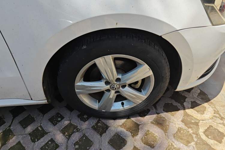 Used Volkswagen Lavida 2017 1.6L Automatic Fashion Edition Right Front Wheel Hub