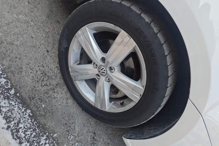 Used Volkswagen Lavida 2017 1.6L Manual Fashion Edition Right Front Wheel Hub