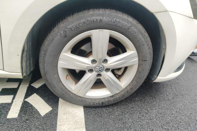 Used Volkswagen Lavida 2017 1.6L Automatic Fashion Edition Right Front Wheel Hub