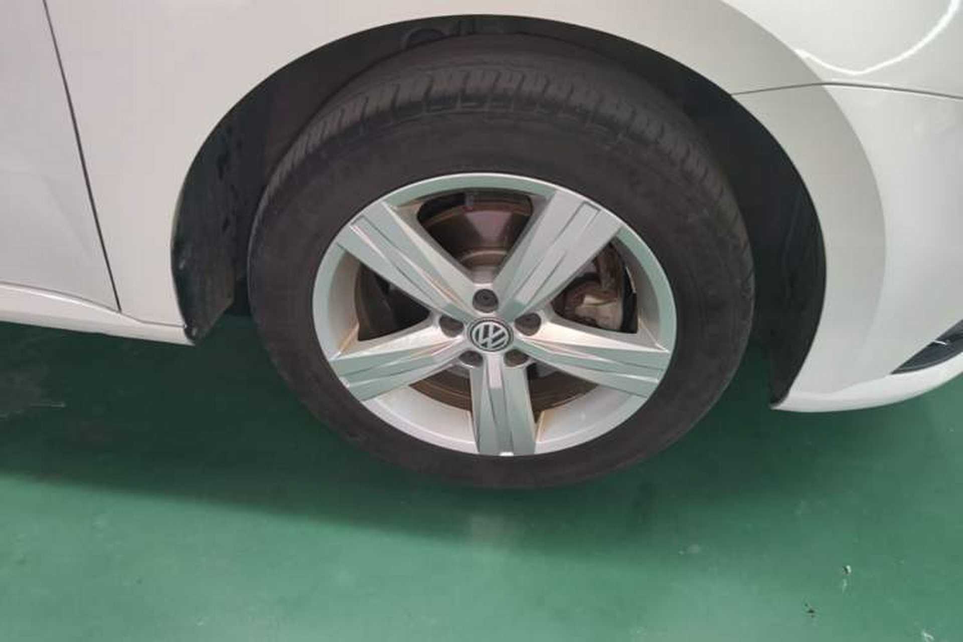 Used Volkswagen Lavida 2017 1.6L Automatic Fashion Edition Right Front Wheel Hub