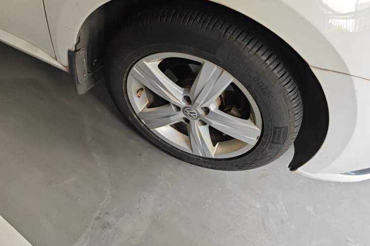 Used Volkswagen Lavida 2017 1.6L Automatic Fashion Edition Right Front Wheel Hub