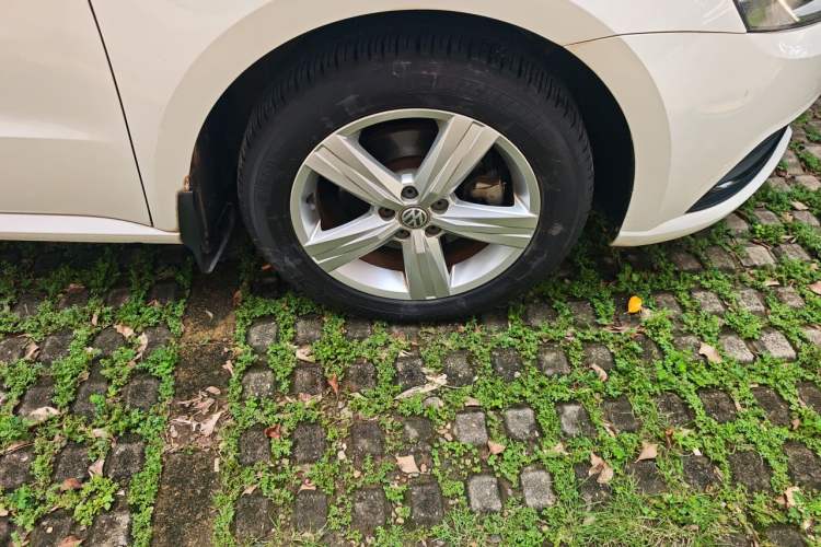 Used Volkswagen Lavida 2017 1.6L Manual Fashion Edition Right Front Wheel Hub