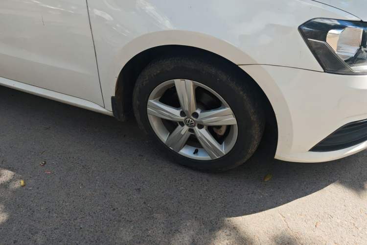 Used Volkswagen Lavida 2017 1.6L Automatic Fashion Edition Right Front Wheel Hub