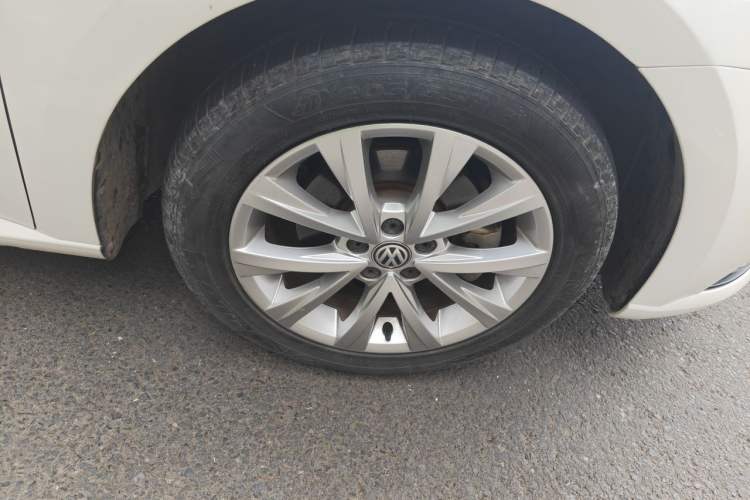 Used Volkswagen Lavida 2017 1.6L Manual Comfort Edition Right Front Wheel Hub