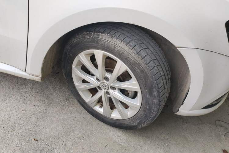 Used Volkswagen Lavida 2017 1.6L Automatic Comfort Edition Right Front Wheel Hub