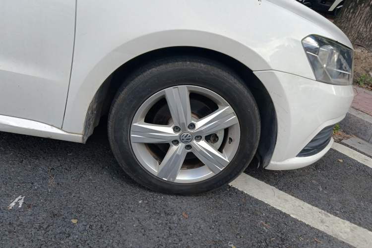 Used Volkswagen Lavida 2017 1.6L Automatic Fashion Edition Right Front Wheel Hub