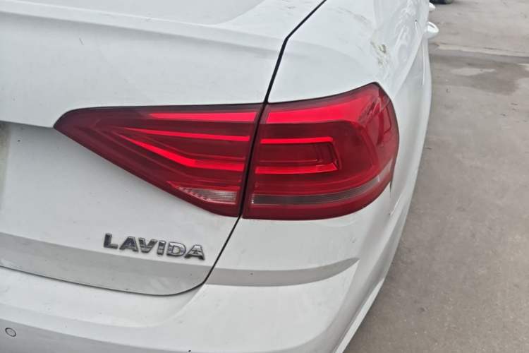 Used Volkswagen Lavida 2017 1.6L Automatic Fashion Edition Right Rear Taillight