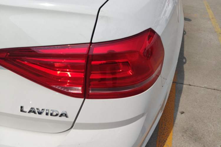Used Volkswagen Lavida 2017 1.6L Automatic Fashion Edition Right Rear Taillight