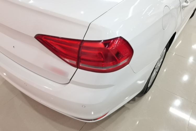 Used Volkswagen Lavida 2017 1.6L Automatic Fashion Edition Right Rear Taillight