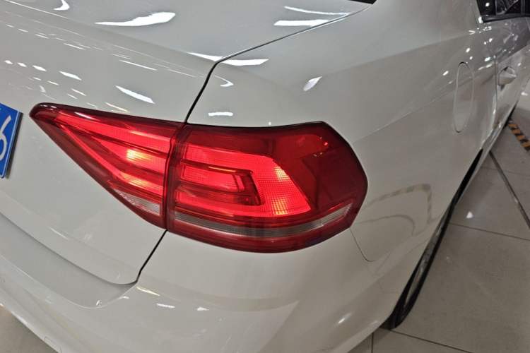 Used Volkswagen Lavida 2017 1.6L Automatic Fashion Edition Right Rear Taillight