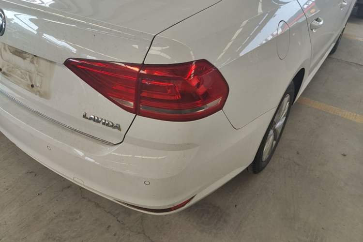 Used Volkswagen Lavida 2017 1.6L Automatic Comfort Edition Right Rear Taillight
