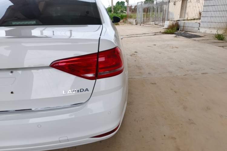 Used Volkswagen Lavida 2017 1.6L Automatic Comfort Edition Right Rear Taillight