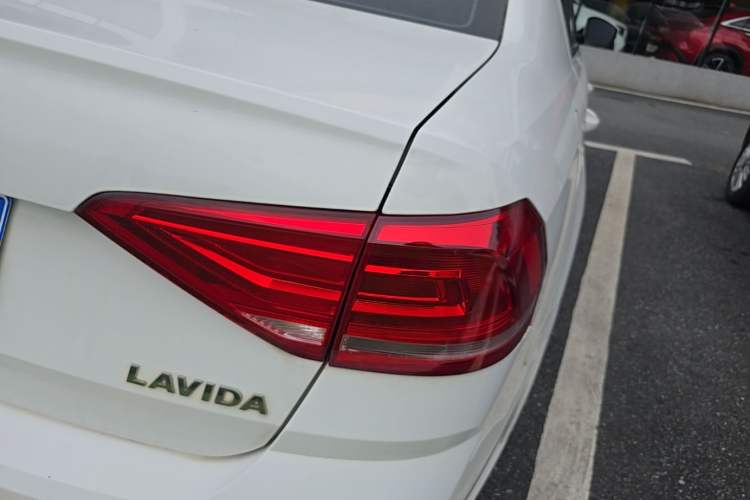 Used Volkswagen Lavida 2017 1.6L Manual Fashion Edition Right Rear Taillight