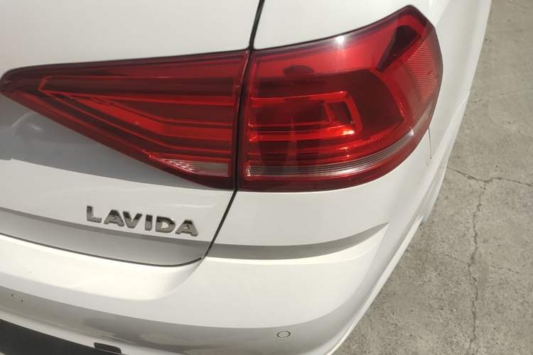 Used Volkswagen Lavida 2017 1.6L Manual Fashion Edition Right Rear Taillight