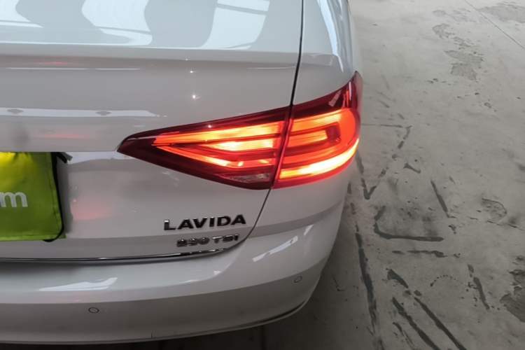 Used Volkswagen Lavida 2017 230TSI DSG Comfort Edition Right Rear Taillight