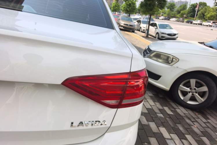 Used Volkswagen Lavida 2017 1.6L Automatic Fashion Edition Right Rear Taillight