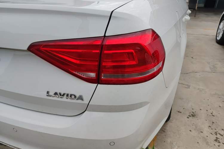 Used Volkswagen Lavida 2017 1.6L Manual Fashion Edition Right Rear Taillight