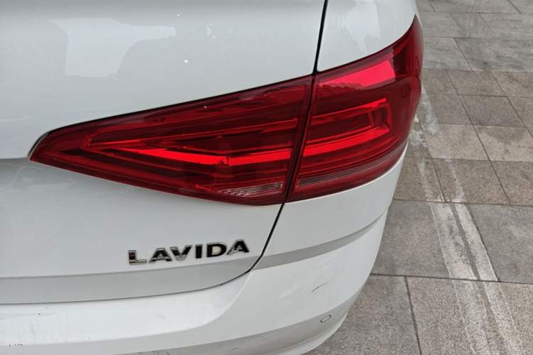 Used Volkswagen Lavida 2017 1.6L Manual Fashion Edition Right Rear Taillight
