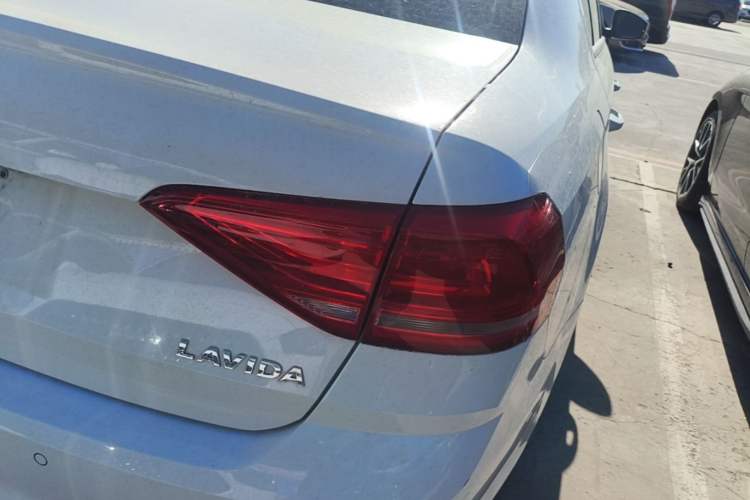Used Volkswagen Lavida 2017 1.6L Automatic Fashion Edition Right Rear Taillight