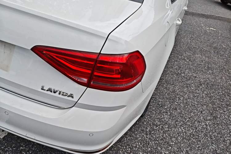 Used Volkswagen Lavida 2017 1.6L Automatic Comfort Edition Right Rear Taillight