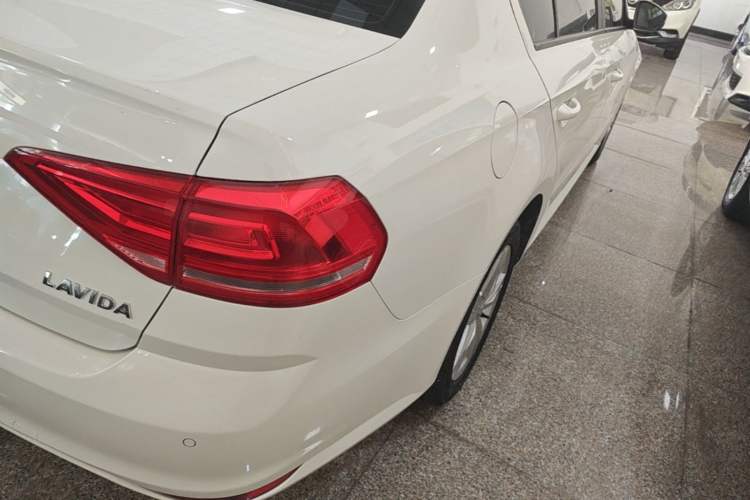 Used Volkswagen Lavida 2017 1.6L Automatic Fashion Edition Right Rear Taillight