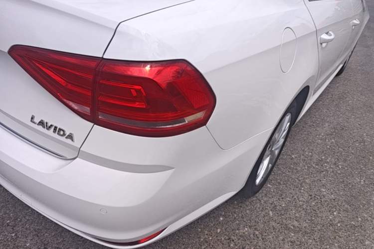 Used Volkswagen Lavida 2017 1.6L Automatic Comfort Edition Right Rear Taillight