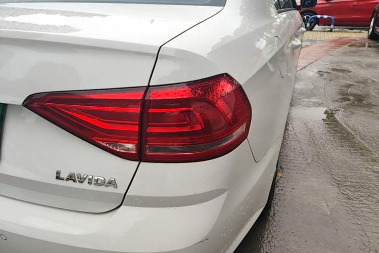 Used Volkswagen Lavida 2017 1.6L Automatic Fashion Edition Right Rear Taillight