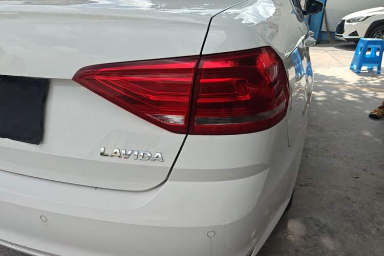 Used Volkswagen Lavida 2017 1.6L Automatic Fashion Edition Right Rear Taillight