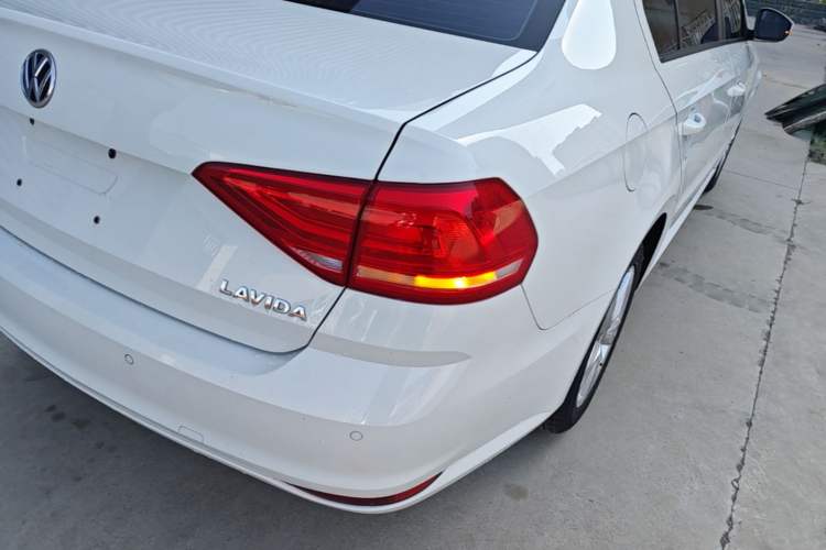 Used Volkswagen Lavida 2017 1.6L Manual Fashion Edition Right Rear Taillight