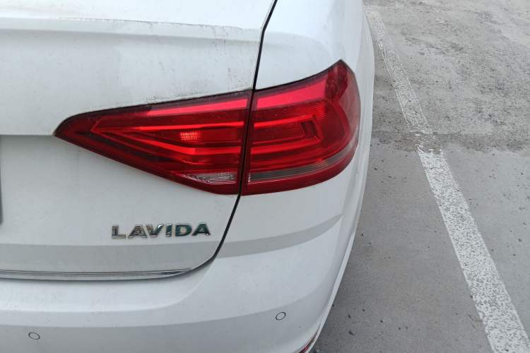 Used Volkswagen Lavida 2017 1.6L Automatic Comfort Edition Right Rear Taillight