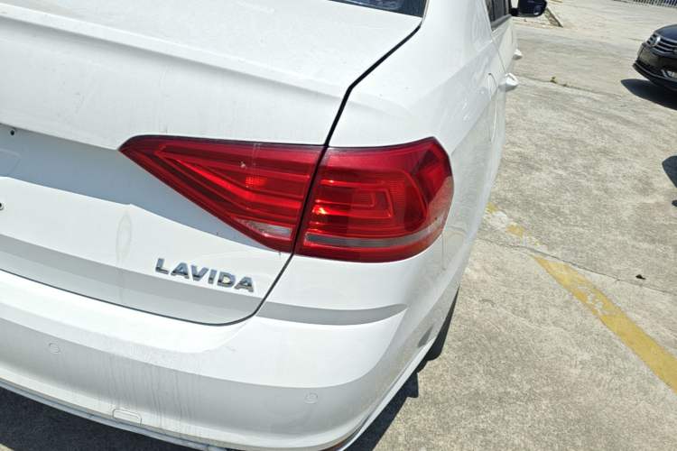 Used Volkswagen Lavida 2017 1.6L Automatic Fashion Edition Right Rear Taillight