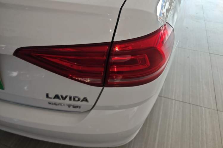 Used Volkswagen Lavida 2017 1.6L Automatic Comfort Edition Right Rear Taillight