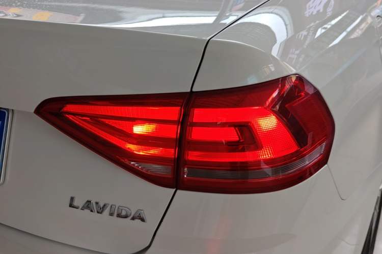 Used Volkswagen Lavida 2017 1.6L Automatic Fashion Edition Right Rear Taillight