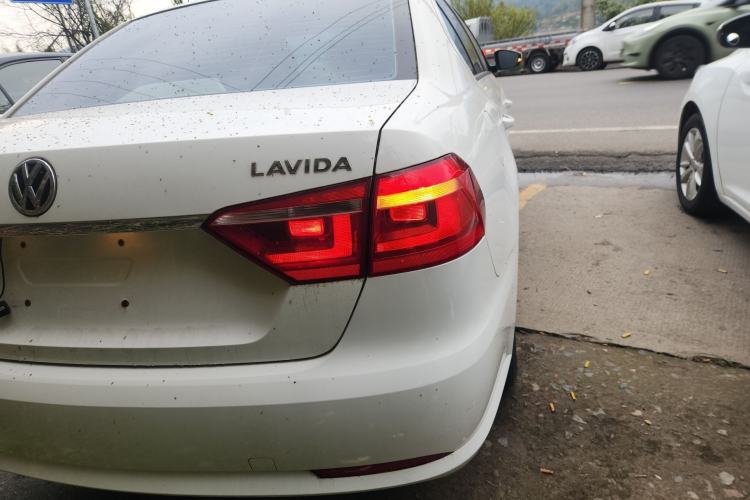 Used Volkswagen Lavida 2017 1.6L Automatic Comfort Edition Right Rear Taillight