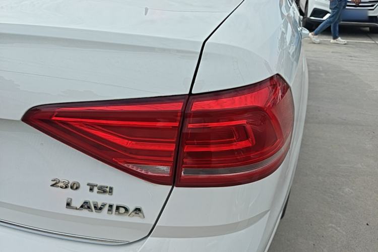 Used Volkswagen Lavida 2017 1.6L Manual Comfort Edition Right Rear Taillight