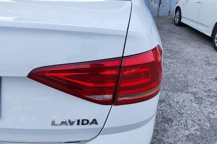 Used Volkswagen Lavida 2017 1.6L Automatic Comfort Edition Right Rear Taillight