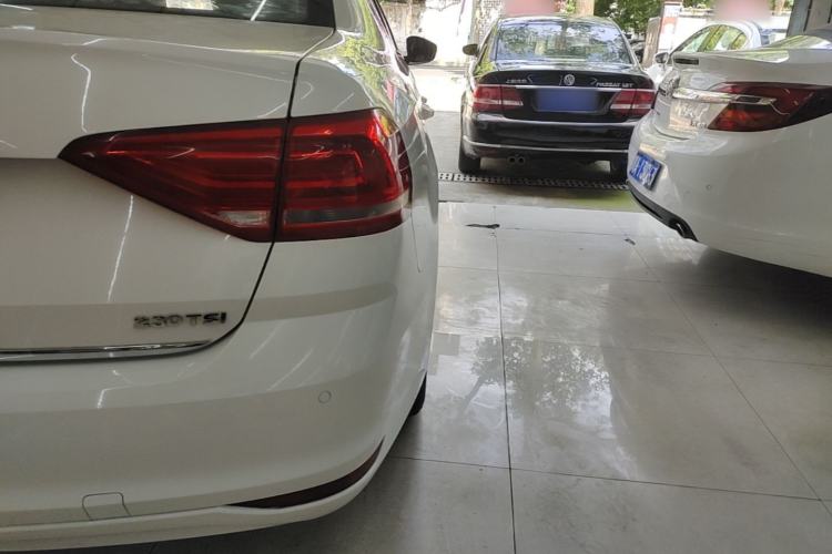 Used Volkswagen Lavida 2017 230TSI DSG Comfort Edition Right Rear Taillight