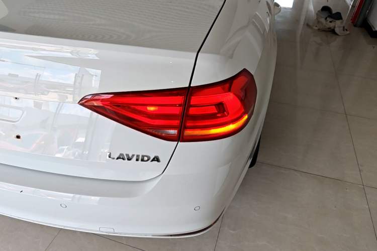 Used Volkswagen Lavida 2017 1.6L Automatic Fashion Edition Right Rear Taillight